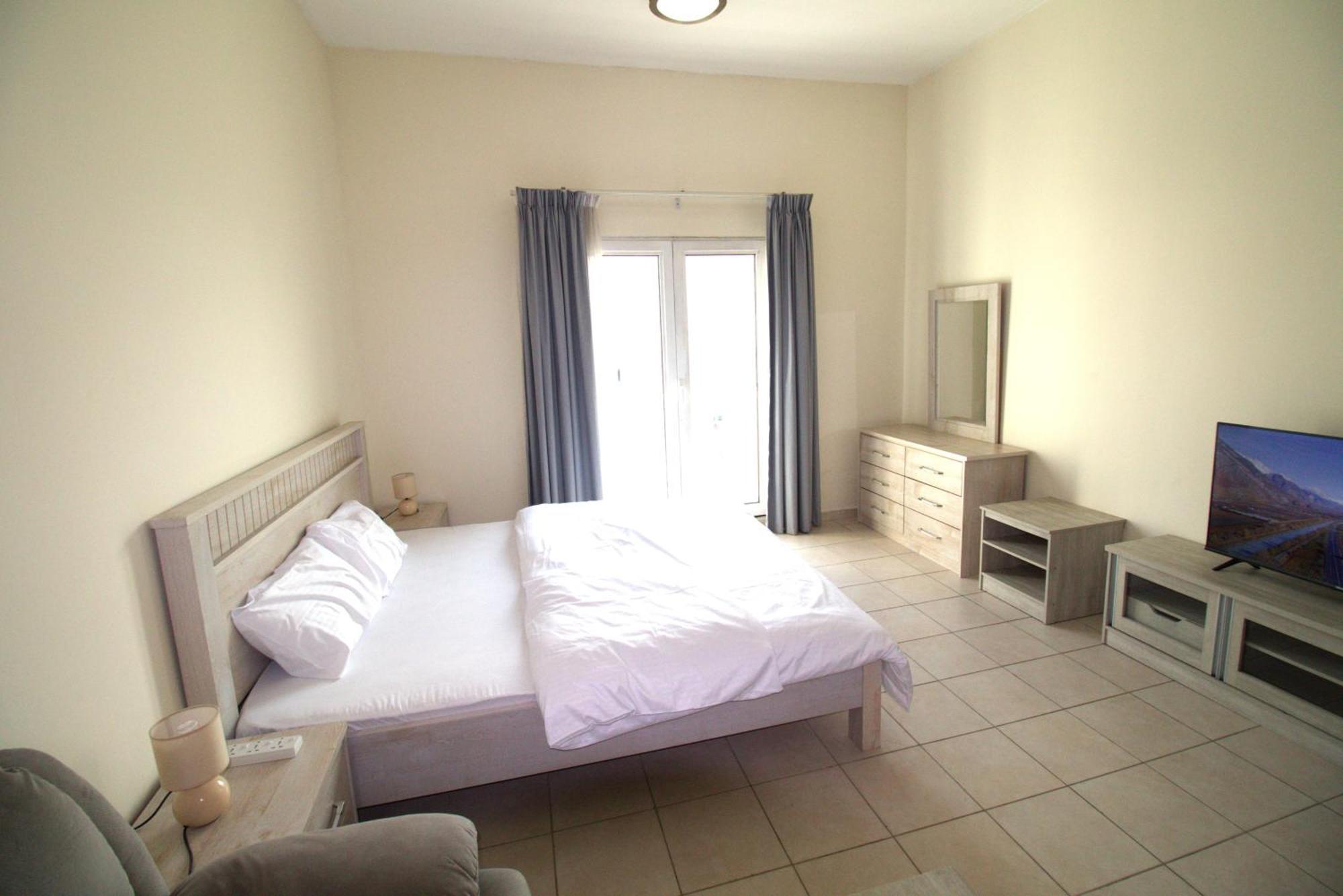 Druvya Homes, Bld Dg079, Street No,3 Discovery Gardens, Close To The Gardens Metro 3 Minutes Walkable Apartment